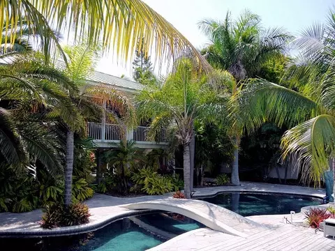 245 S Point Dr, Sugarloaf Key, FL 33042 photo 2