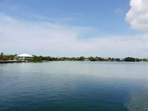 245 S Point Dr, Sugarloaf Key, FL 33042 photo 9