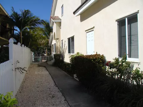 341 9th St #KEY colony, Key Colony Beach, FL 33051 photo 2