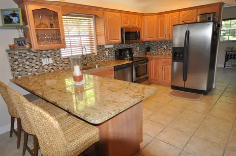 655 Cabrera St, Key Largo, FL 33037 photo 2