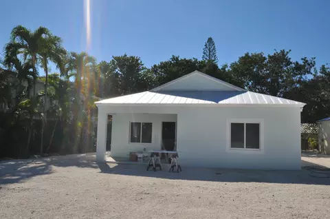 654 Cabrera St, Key Largo, FL 33037 photo 2