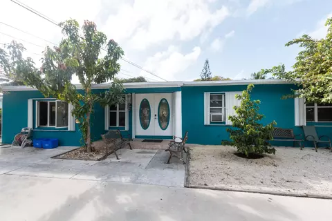 2821 Dolphin Dr, Marathon, FL 33050 photo 1