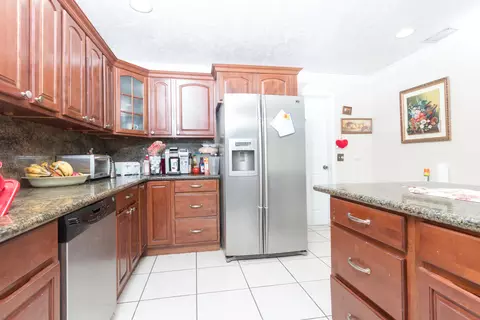 2821 Dolphin Dr, Marathon, FL 33050 photo 9