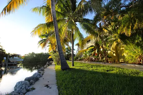 30332 Killdeer Ln, Big Pine Key, FL 33043 photo 2