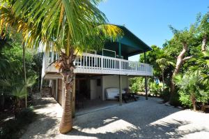 307 Guava Ave, Marathon, FL 33050 photo 4