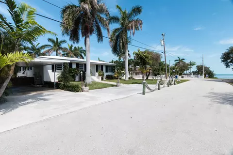 2811 Grouper Dr, Marathon, FL 33050 photo 2