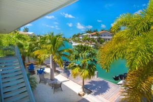 346 E Seaview Dr, Duck Key, FL 33050 photo 5