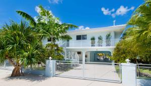 346 E Seaview Dr, Duck Key, FL 33050 photo 1