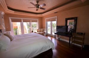 378 E Seaview Dr, Duck Key, FL 33050 photo 61