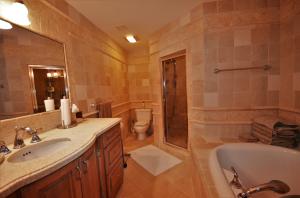 378 E Seaview Dr, Duck Key, FL 33050 photo 63