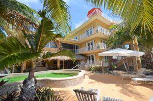 378 E Seaview Dr, Duck Key, FL 33050 photo 1