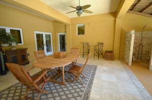 378 E Seaview Dr, Duck Key, FL 33050 photo 16
