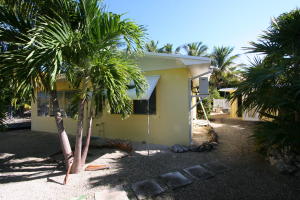 2569 Grouper Dr, Marathon, FL 33050 photo 2