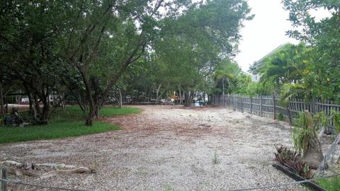 893 Ellen Dr, Key Largo, FL 33037 photo 2