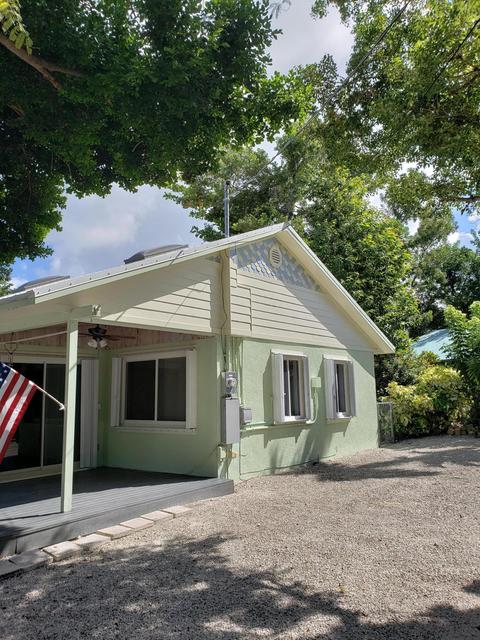 202 Apache St, Plantation Key, FL 33036 photo 2