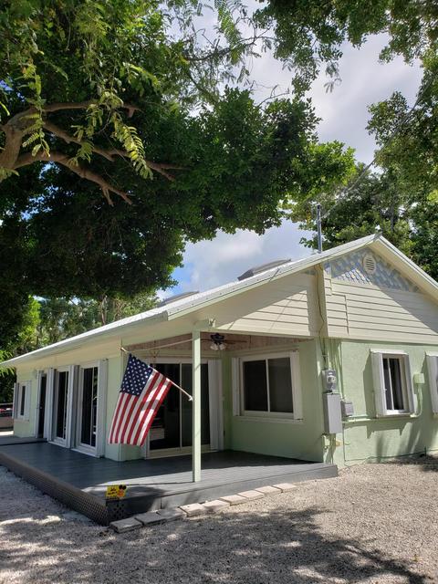 202 Apache St, Plantation Key, FL 33036 photo 1