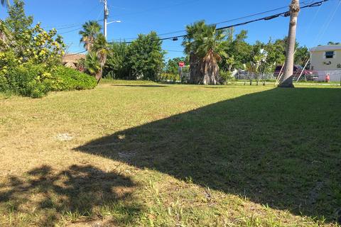 2 Beach Dr, Saddlebunch, FL 33040 photo 12