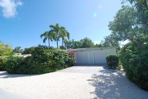 19 Snapper Ave, Key Largo, FL 33037 photo 2