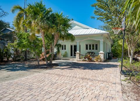 136 S Hammock Rd, Islamorada, FL 33036 photo 1