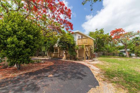 1575 Bluefin Dr, Marathon, FL 33050 photo 2