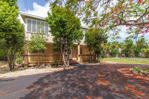 1575 Bluefin Dr, Marathon, FL 33050 photo 1
