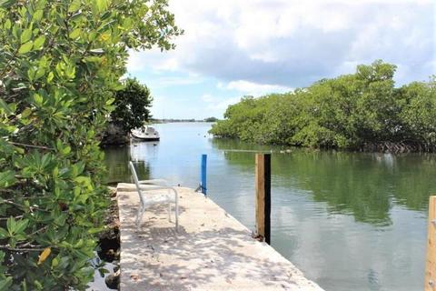 1398 Westward Ho Ln, Marathon, FL 33050 photo 2