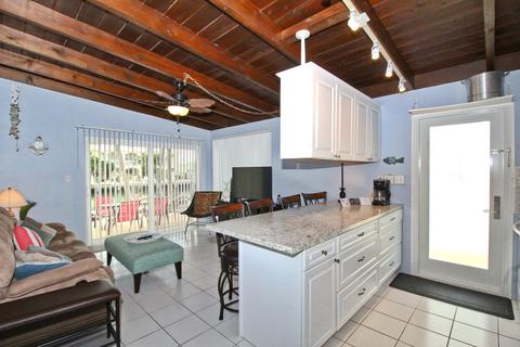 151 9th St #KEY colony, Key Colony Beach, FL 33051 photo 2