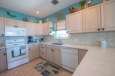 63 E Beach Rd, Tavernier, FL 33070 photo 8