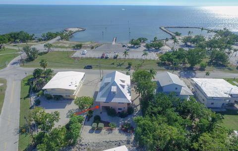 63 E Beach Rd, Tavernier, FL 33070 photo 1