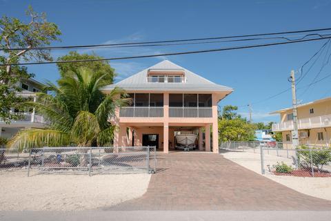 63 E Beach Rd, Tavernier, FL 33070 photo 2