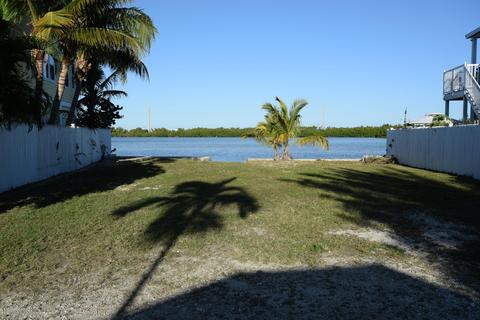 12 Beach Dr, Saddlebunch, FL 33040 photo 1