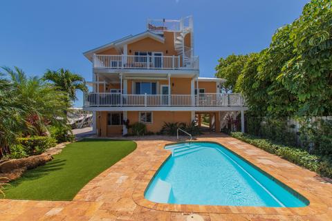 250 Apache St, Tavernier, FL 33070 photo 2