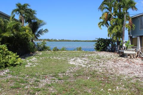 26 Beach Dr, Saddlebunch, FL 33040 photo 1