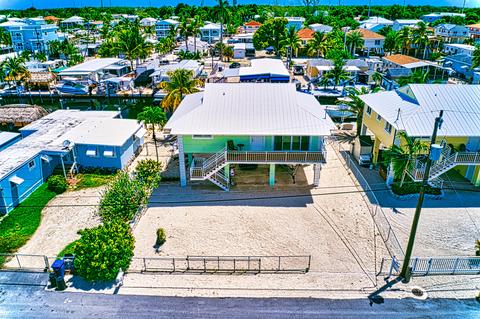 129 Grassy Rd, Key Largo, FL 33037 photo 2