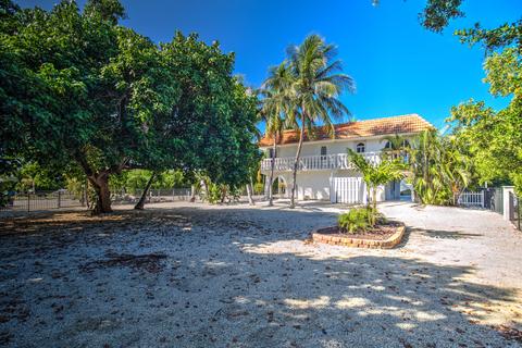 1505 Copa D Oro, Marathon, FL 33050 photo 3