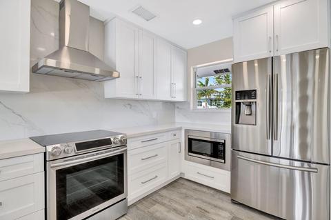 681 9th St #KEY colony, Key Colony Beach, FL 33051 photo 4