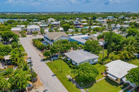 8083 Gulfstream Blvd, Marathon, FL 33050 photo 3