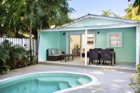 812 Johnson Ln, Key West, FL 33040 photo 2