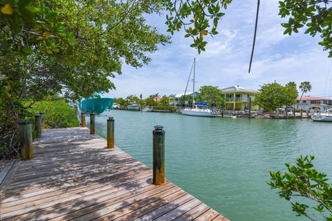 712 E Copa D Oro, Marathon, FL 33050 photo 2