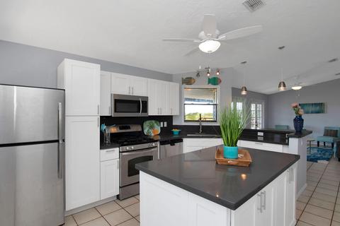 374 Pecan Ave, Marathon, FL 33050 photo 5
