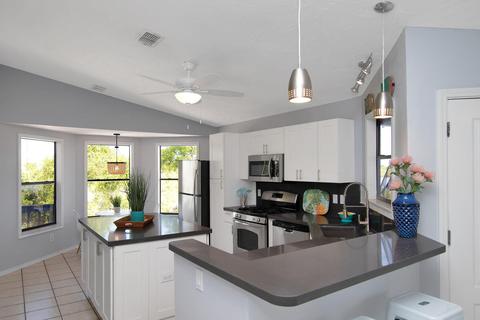 374 Pecan Ave, Marathon, FL 33050 photo 2