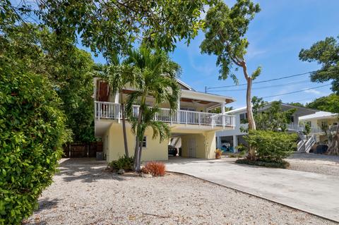 586 Boyd Dr, Key Largo, FL 33037 photo 2