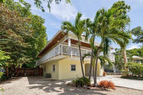 586 Boyd Dr, Key Largo, FL 33037 photo 1