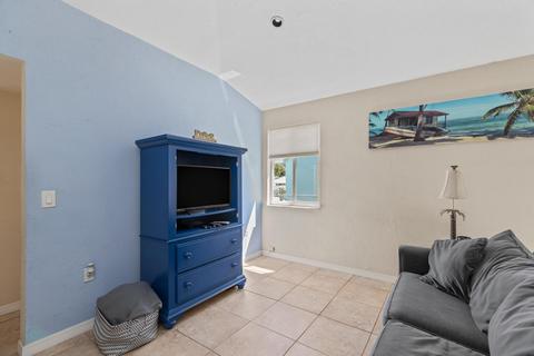 145 Harbor Dr, Key Largo, FL 33037 photo 4