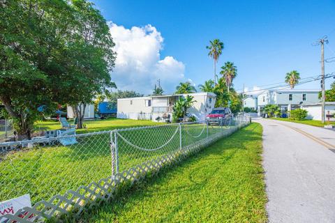 2 Palm Dr, Saddlebunch, FL 33040 photo 4