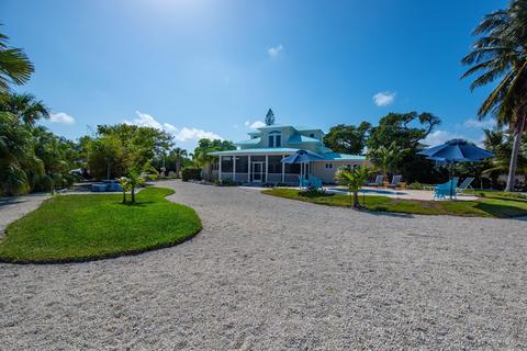 695 Pine Ln, Big Pine Key, FL 33043 photo 4