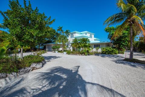 695 Pine Ln, Big Pine Key, FL 33043 photo 2