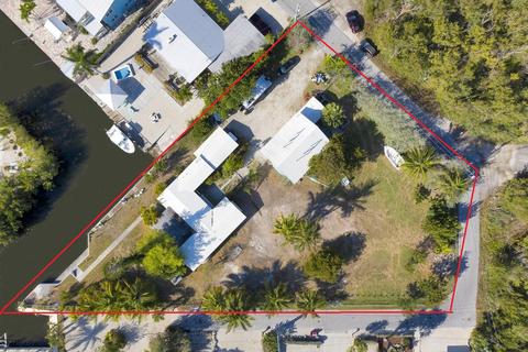 675 Pine Ln, Big Pine Key, FL 33043 photo 2