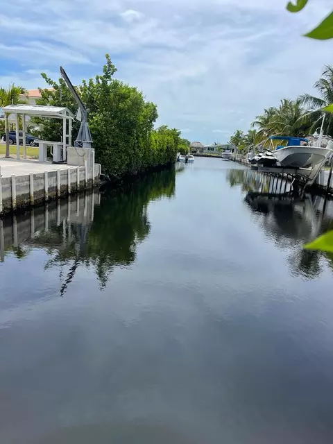 30351 Flamingo Ln, Big Pine Key, FL 33043