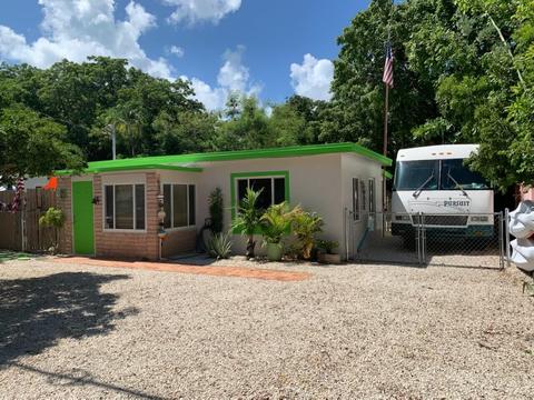 90 Oleander Dr, Key Largo, FL 33037 photo 2
